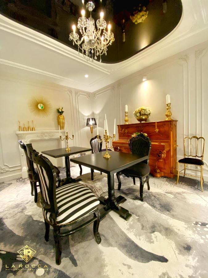 La Rocca Boutique Hotel Craiova Bagian luar foto
