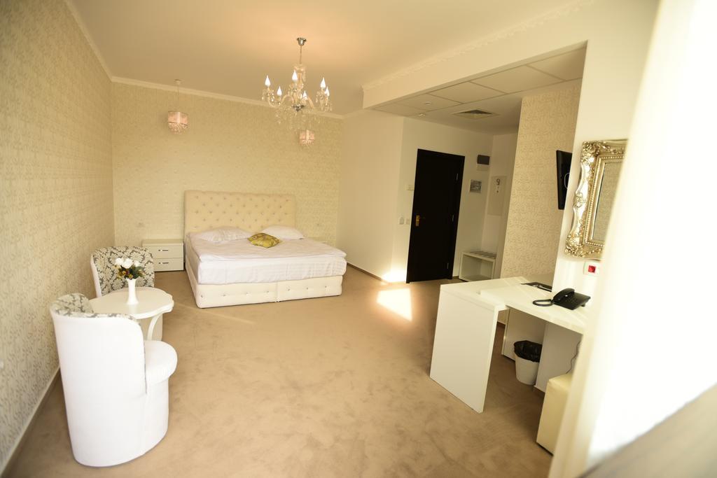 La Rocca Boutique Hotel Craiova Bagian luar foto