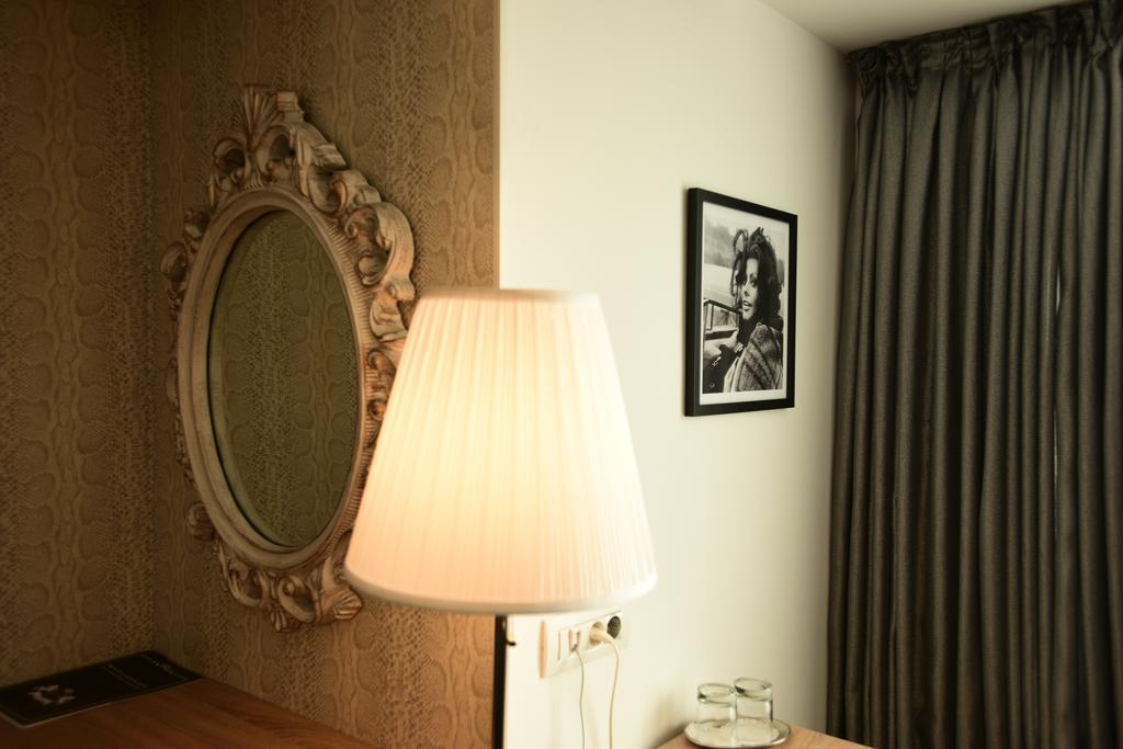 La Rocca Boutique Hotel Craiova Bagian luar foto