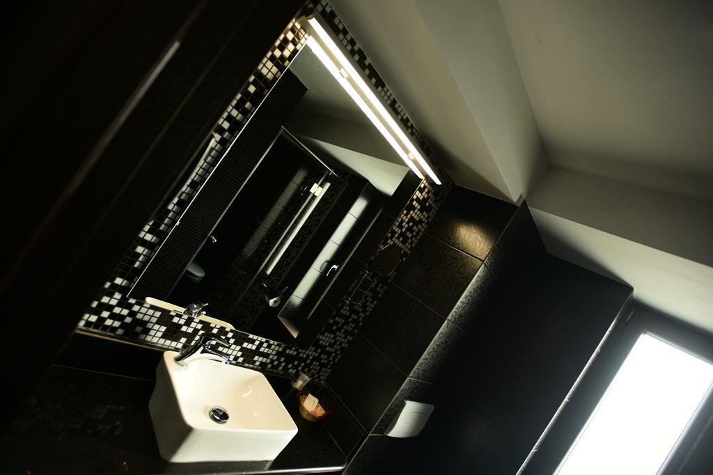 La Rocca Boutique Hotel Craiova Bagian luar foto