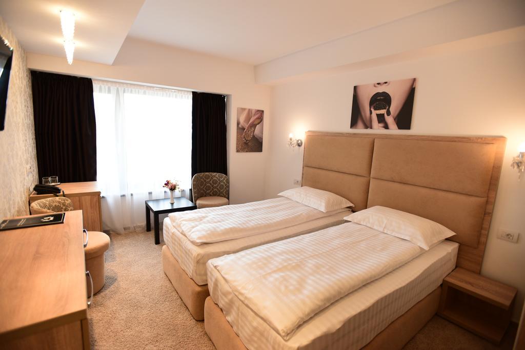 La Rocca Boutique Hotel Craiova Bagian luar foto