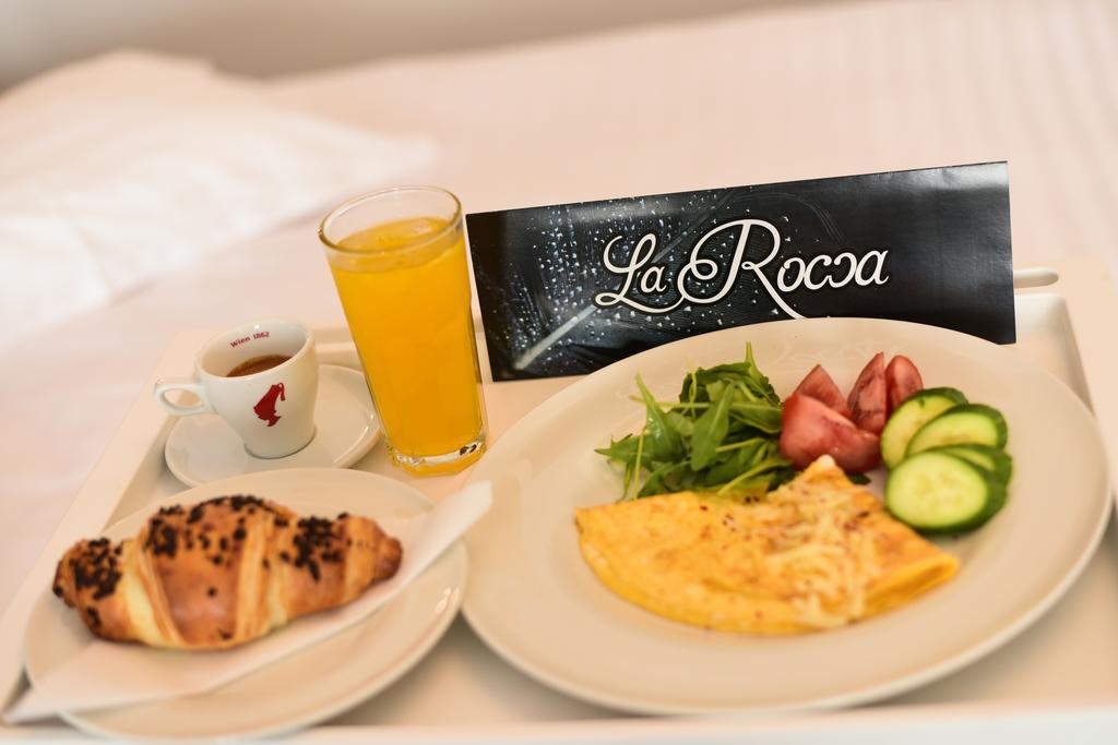 La Rocca Boutique Hotel Craiova Bagian luar foto