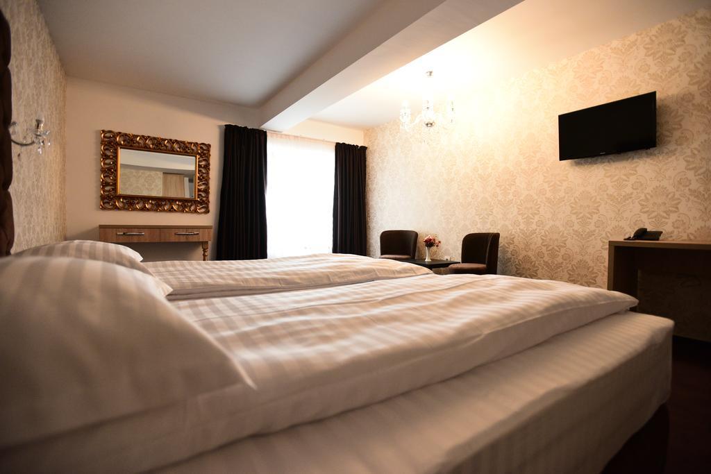 La Rocca Boutique Hotel Craiova Bagian luar foto