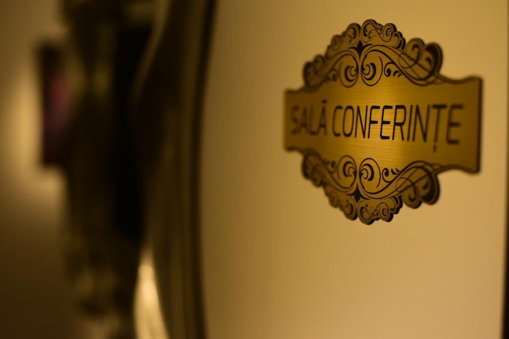 La Rocca Boutique Hotel Craiova Bagian luar foto