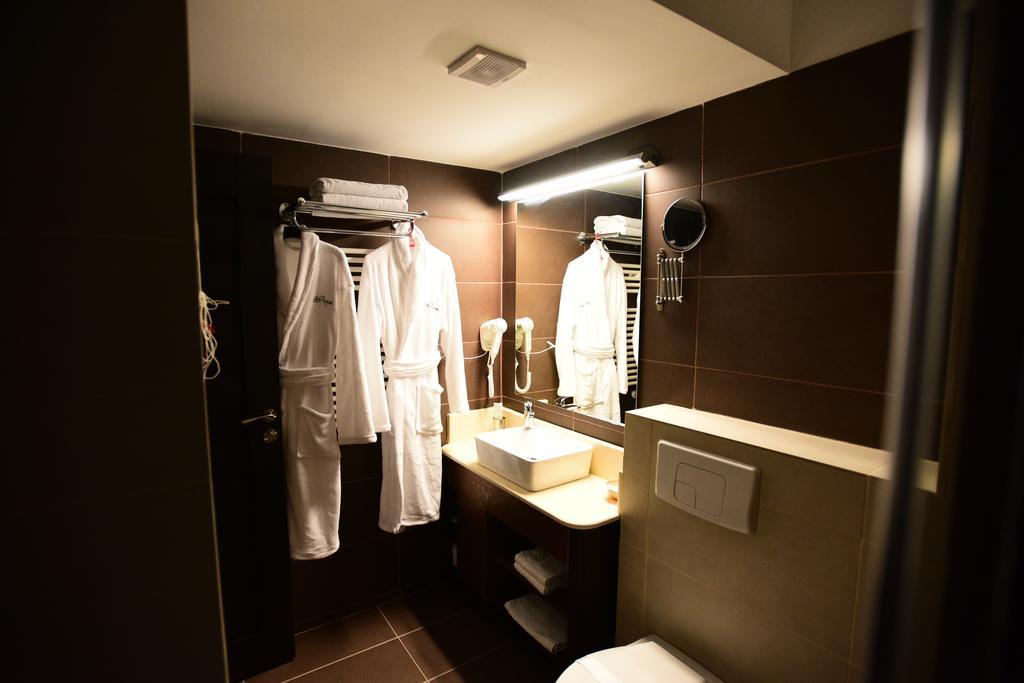La Rocca Boutique Hotel Craiova Bagian luar foto