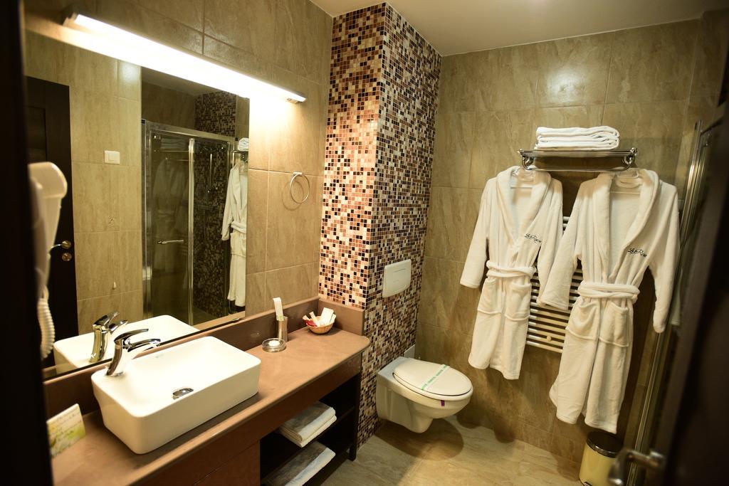 La Rocca Boutique Hotel Craiova Bagian luar foto