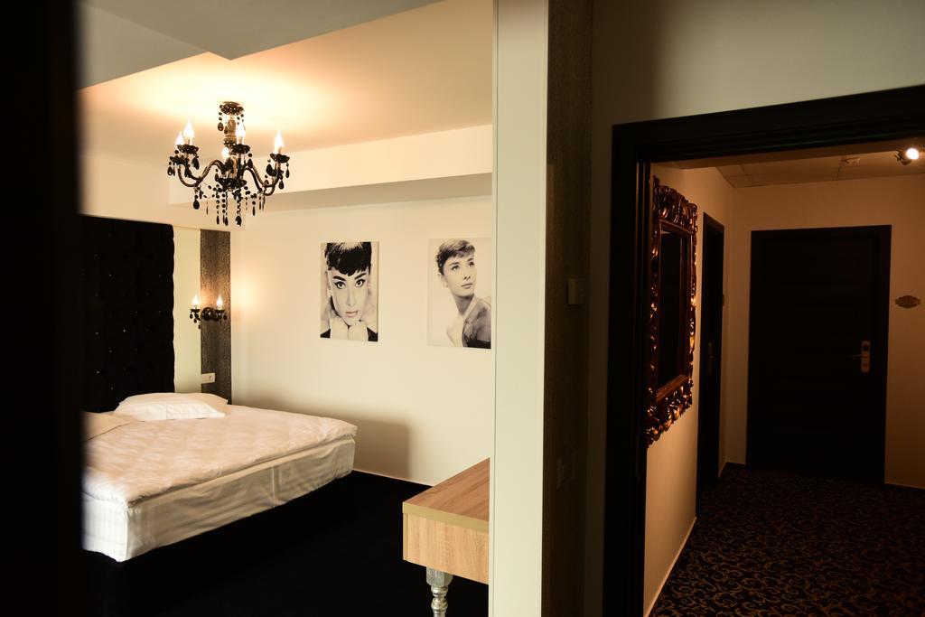 La Rocca Boutique Hotel Craiova Bagian luar foto