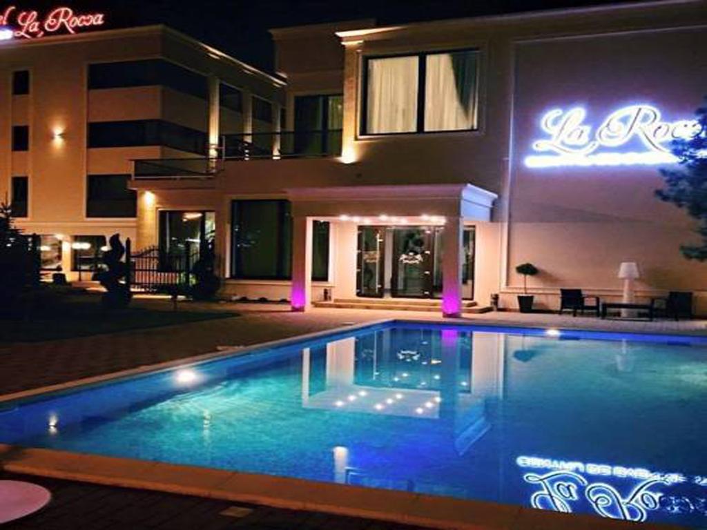 La Rocca Boutique Hotel Craiova Bagian luar foto