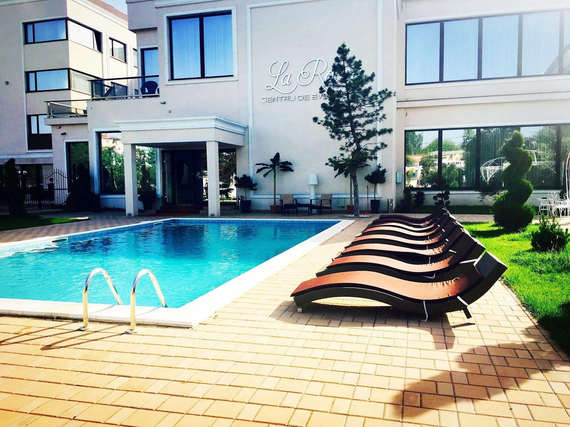 La Rocca Boutique Hotel Craiova Bagian luar foto