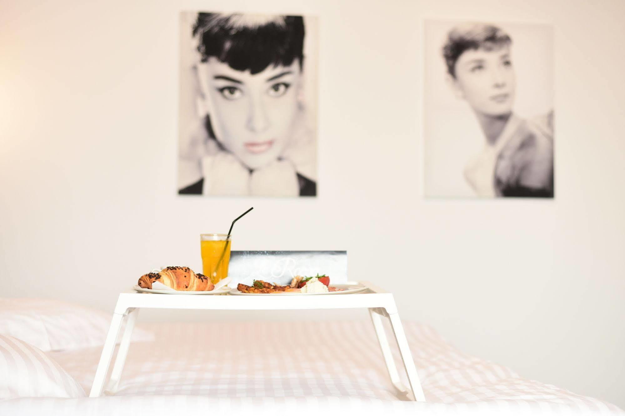 La Rocca Boutique Hotel Craiova Bagian luar foto