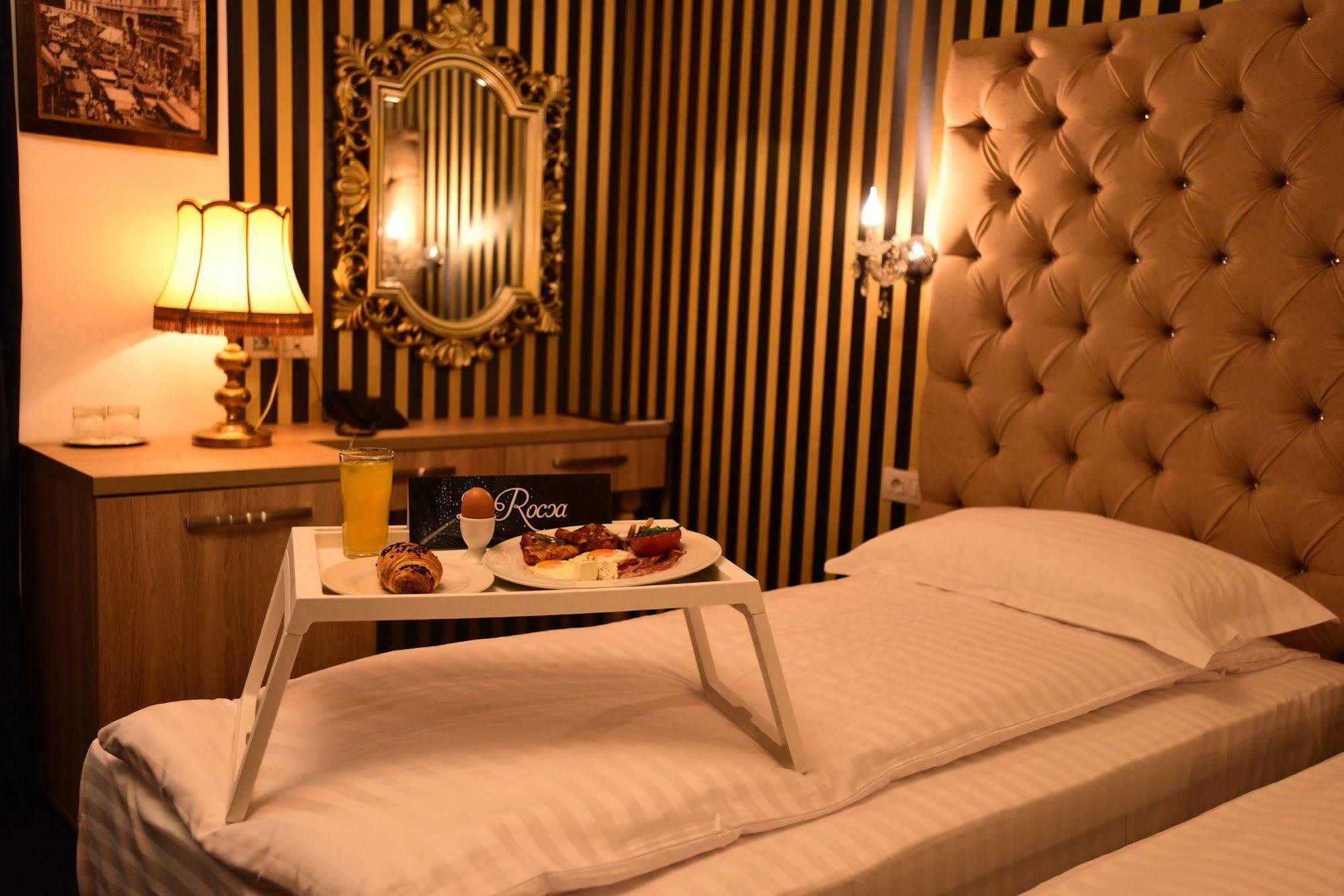 La Rocca Boutique Hotel Craiova Bagian luar foto