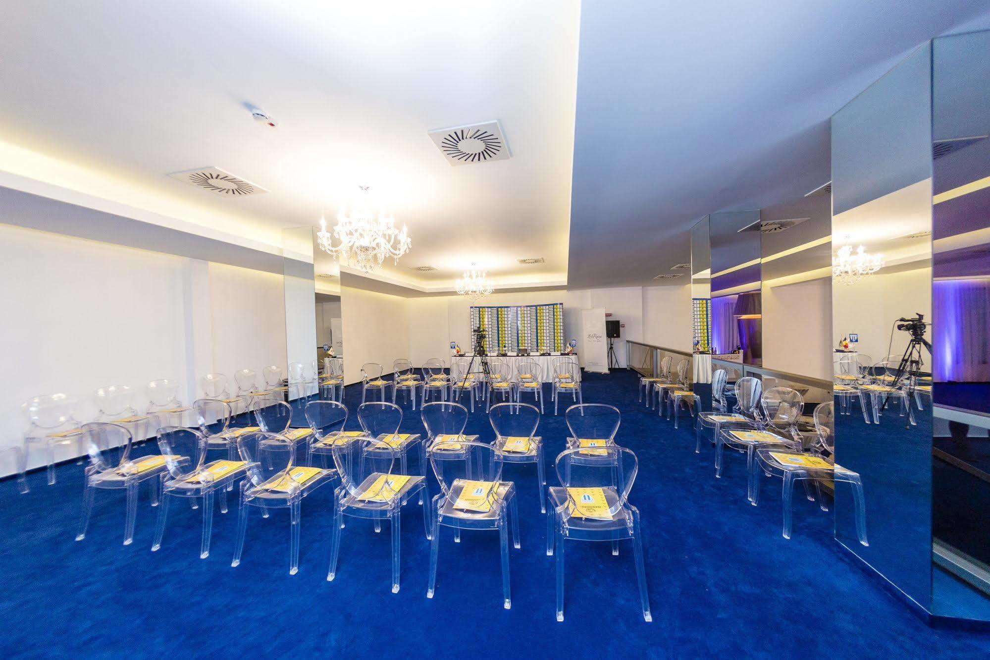 La Rocca Boutique Hotel Craiova Bagian luar foto